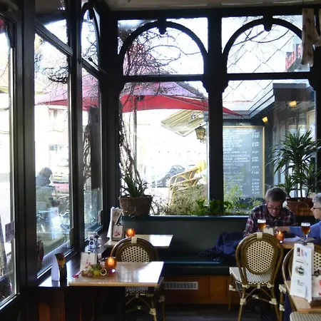 克朗啤酒屋酒店 *