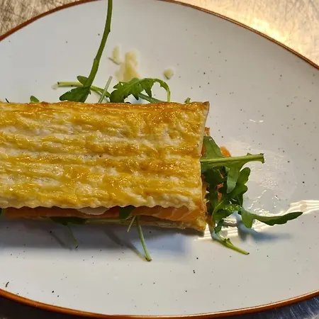 克朗啤酒屋酒店 *