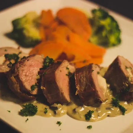 克朗啤酒屋酒店 *