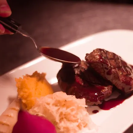 克朗啤酒屋酒店 *