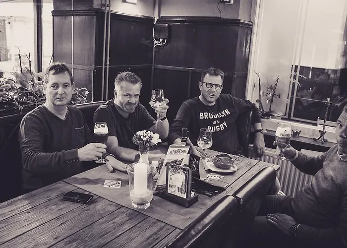 فندق Brasserie De Kroon غولبين